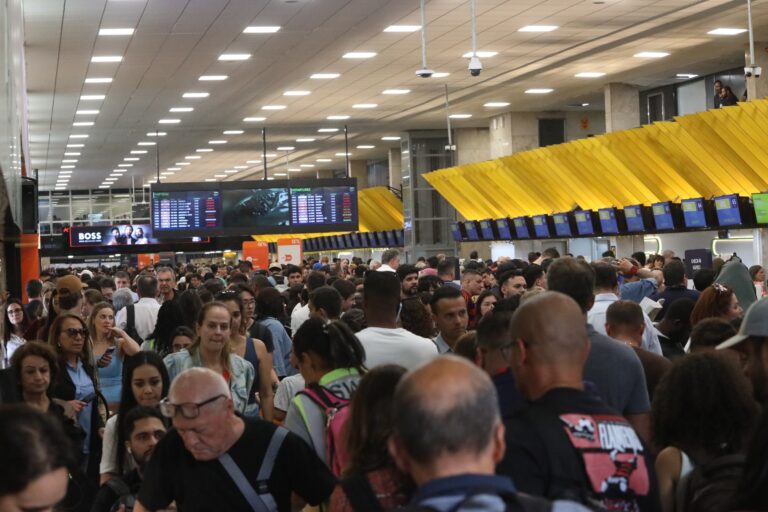 Fortes Ventos Causam Cancelamentos e Atrasos em Vários Aeroportos do Brasil Imagem do artigo
