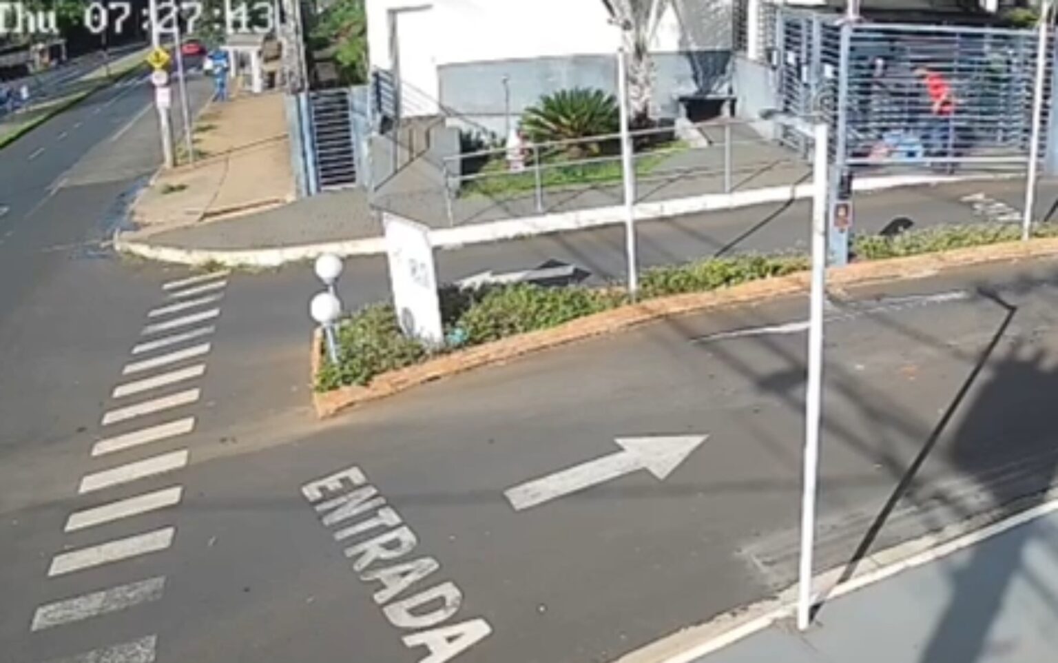 Homem Agride Ex-Namorada em Condomínio de Ribeirão Preto; Vídeo Chocante Revela Ação Violenta Homem Agride Ex-Namorada em Condomínio de Ribeirão Preto; Vídeo Chocante Revela Ação Violenta