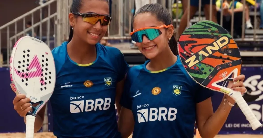 Isabela Massaioli Celebra Bicampeonato Mundial e Fecha 2023 como Melhor do Mundo