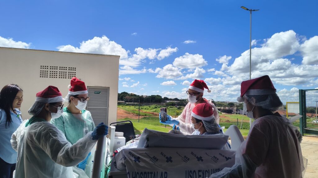 Passeio Terapêutico no Jardim do Heal: Um Toque de Humanização na UTI Passeio Terapêutico no Jardim do Heal: Um Toque de Humanização na UTI