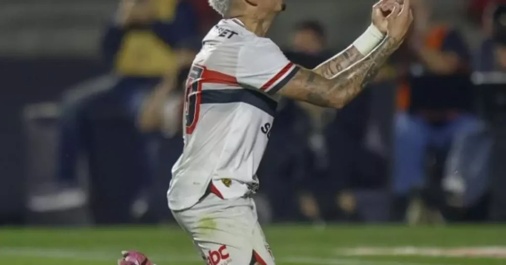 Retrospectiva 2025: O Ano Conturbado do São Paulo Retrospectiva 2025: O Ano Conturbado do São Paulo