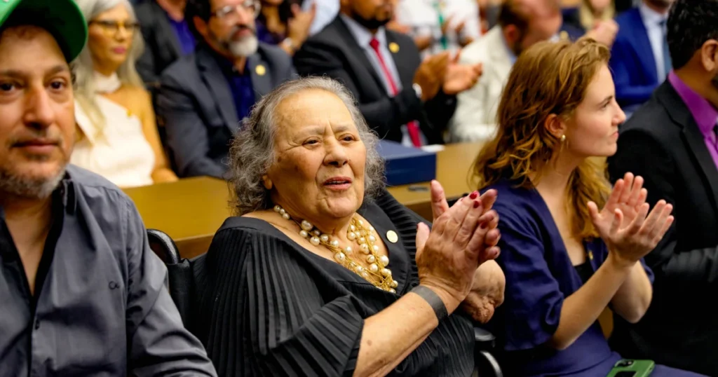Teuda Bara, ícone do teatro brasileiro, nos deixa um legado marcante