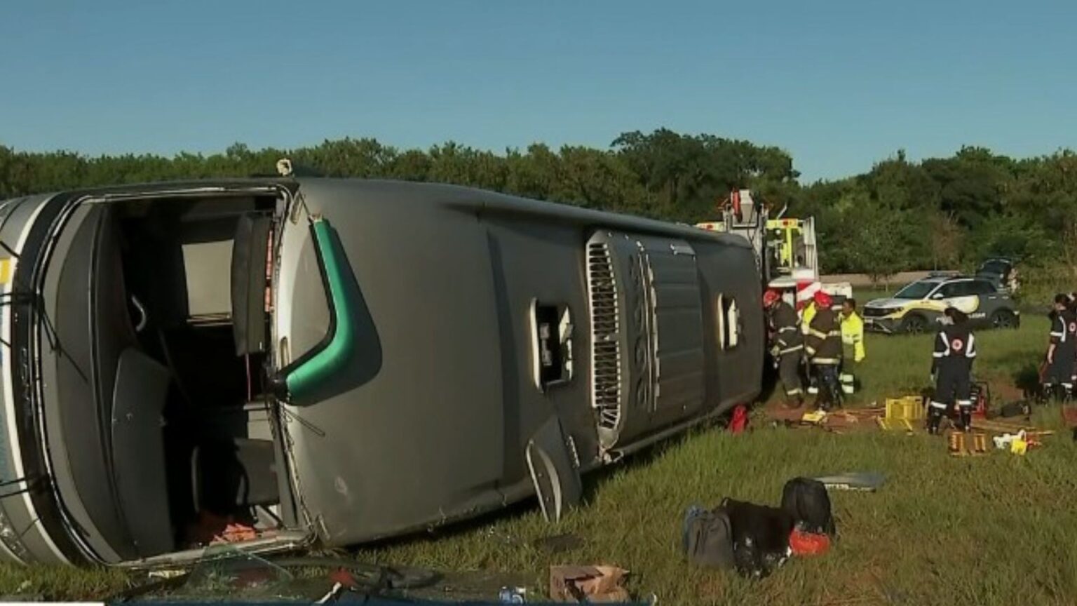 Tragédia em Jaboticabal: Ônibus tomba e causa mortes e feridos Tragédia em Jaboticabal: Ônibus tomba e causa mortes e feridos
