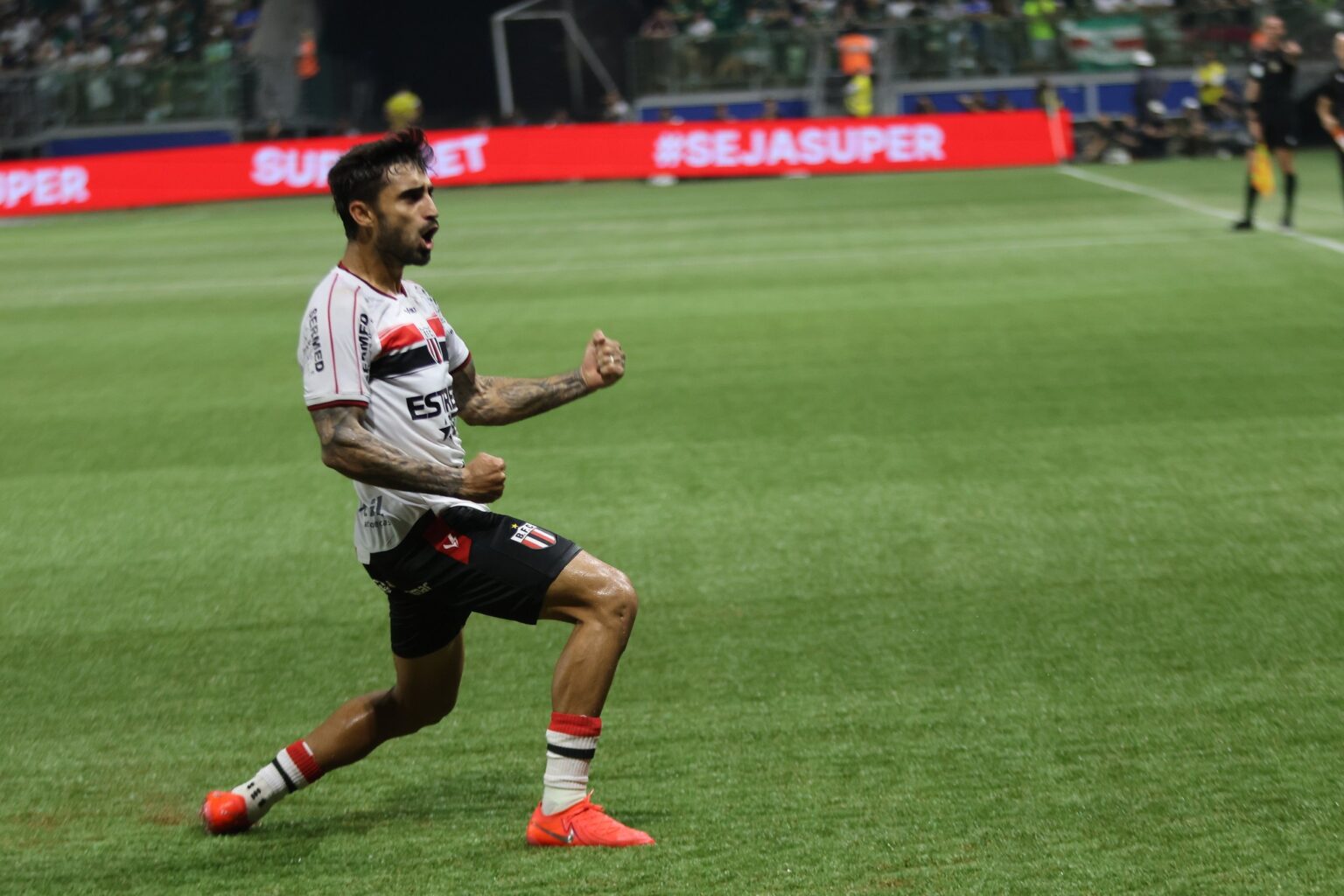 Botafogo-SP Anuncia Retorno do Lateral-Esquerdo Patrick Brey para a Temporada 2024