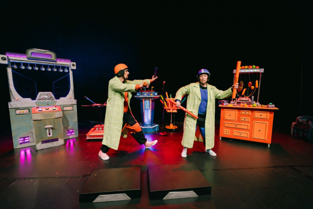 Cia ‘Nós Mesmos que Somos a Gente’ Apresenta o Espetáculo “Fabuloso Laboratório” em Botucatu Cia ‘Nós Mesmos que Somos a Gente’ Apresenta o Espetáculo “Fabuloso Laboratório” em Botucatu