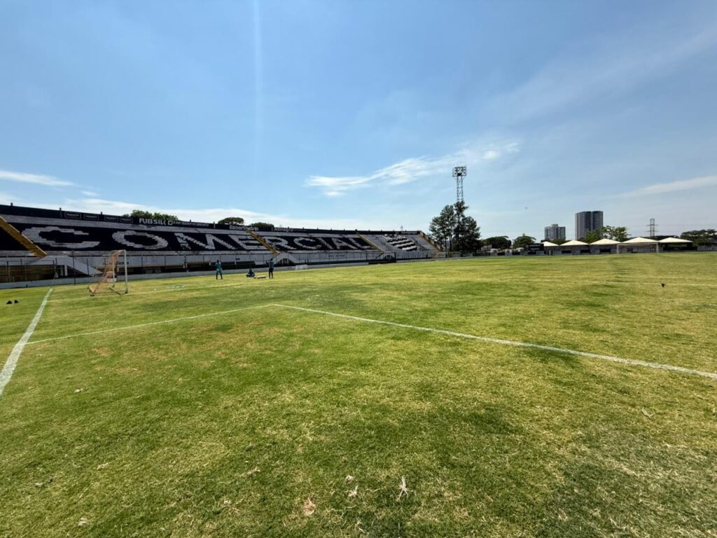 Comercial Promove Jogo-Treino Aberto ao Público: Troque 1 kg de Alimento por Ingresso