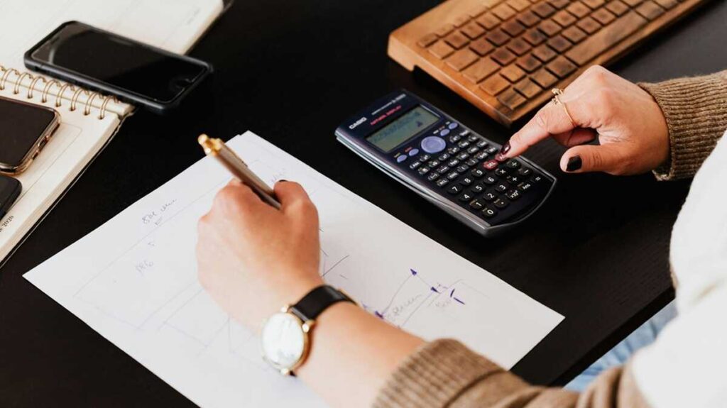 Como se Preparar Financeiramente para IPVA, IPTU e Material Escolar em 2024 Como se Preparar Financeiramente para IPVA, IPTU e Material Escolar em 2024