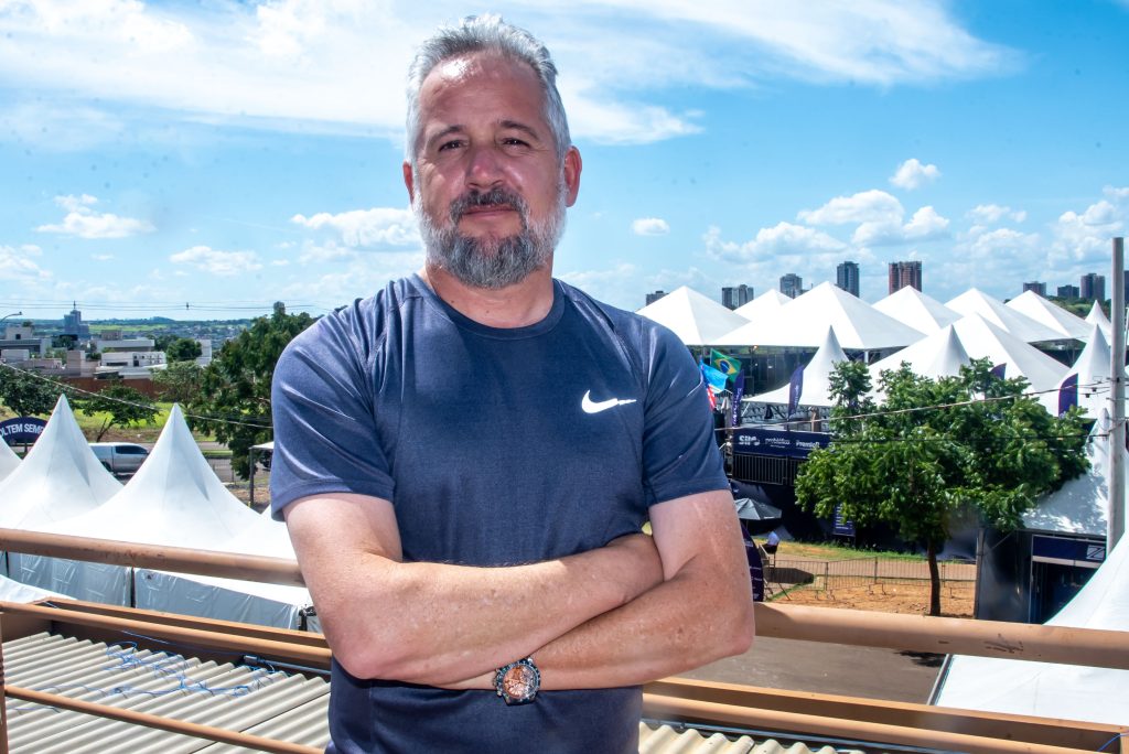 Como um Fax Mudou a Vida de Anderson Rubinatto: De Funcionário a CEO de Sucesso Como um Fax Mudou a Vida de Anderson Rubinatto: De Funcionário a CEO de Sucesso