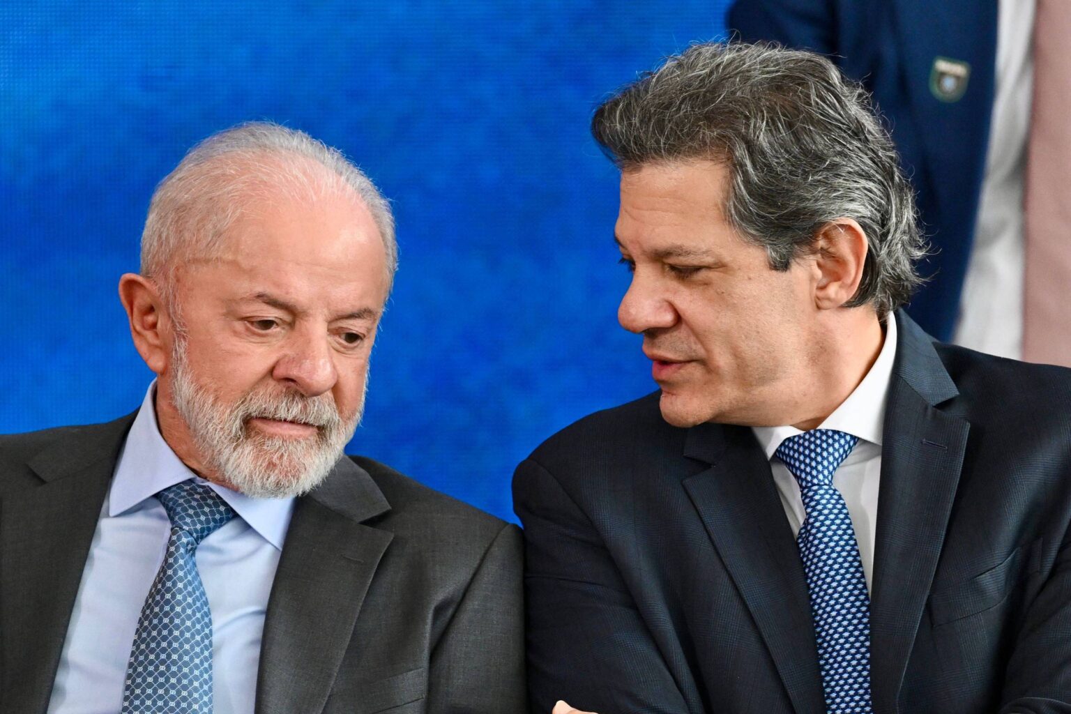 Crise Fiscal Sob Lula: Avaliação Crítica de Órgãos Públicos Destaca Riscos para a Economia