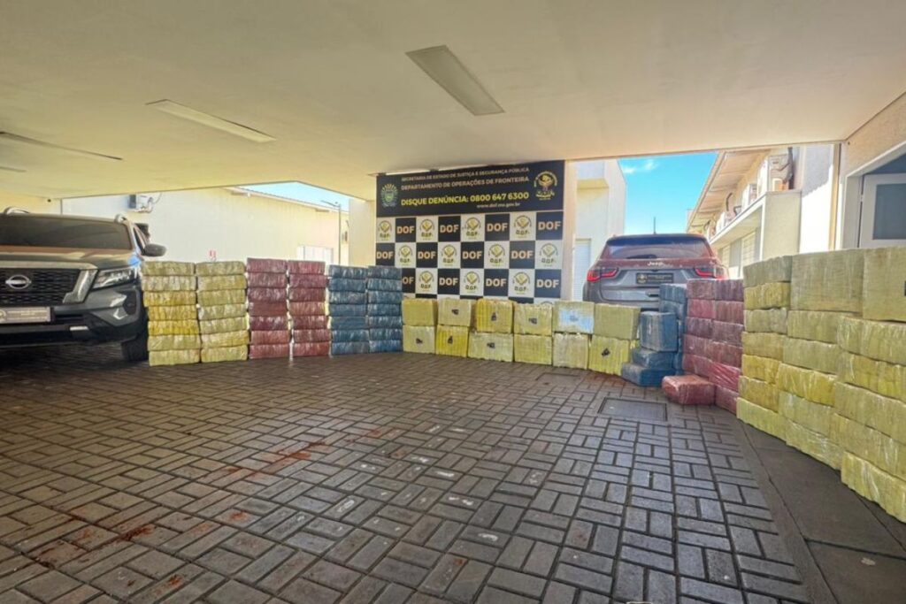 Dupla Abandona Veículos com 2 Toneladas de Maconha e Foge pelo Matagal