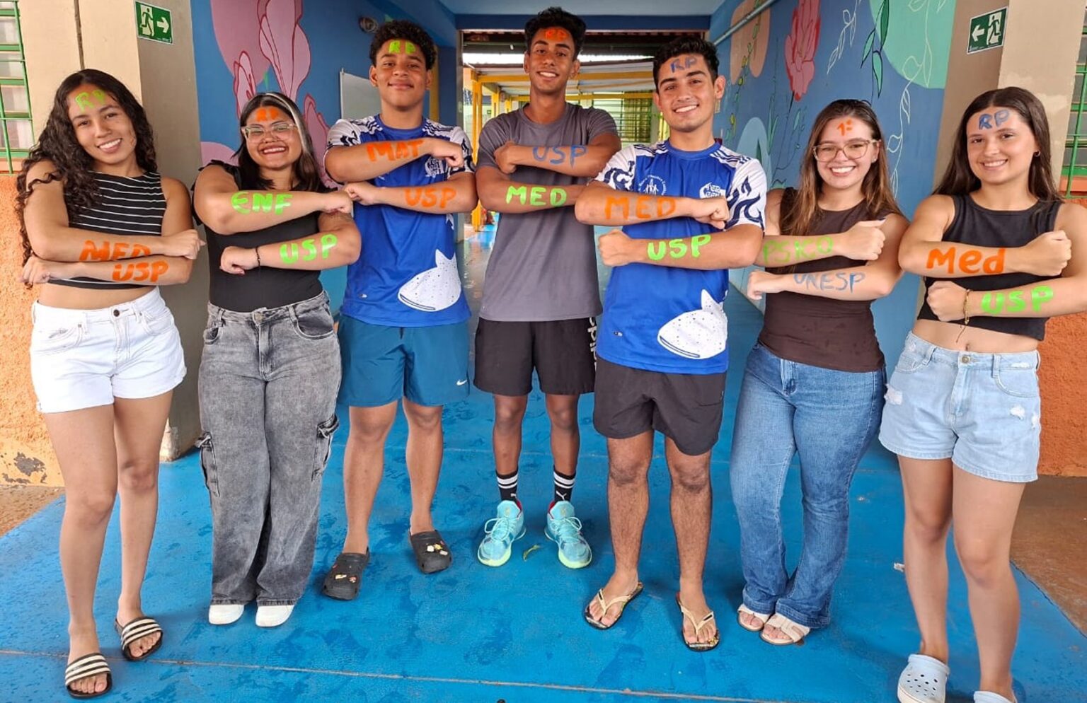 Emoção e Orgulho: Direção da Escola de Cravinhos Comemora Aprovação de Alunos na USP