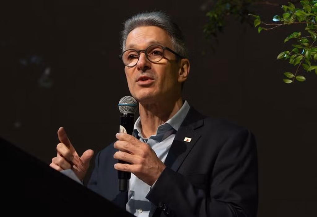 Gastos com Combustível de Avião Oficial de Zema Superam Recordes em Pré-Campanha