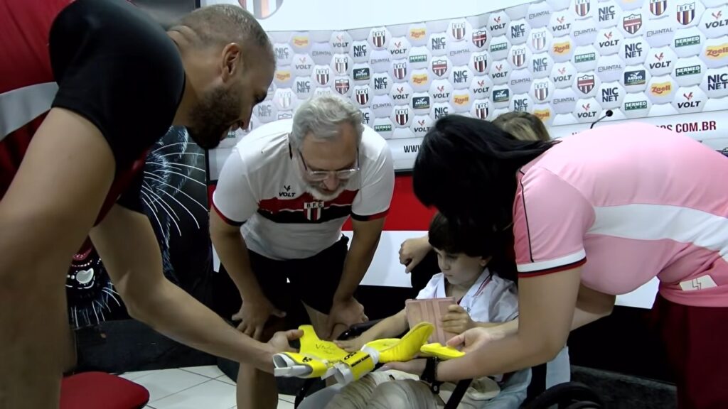 Menino Sobrevive a Queda do 10º Andar e Conhece o Time do Coração