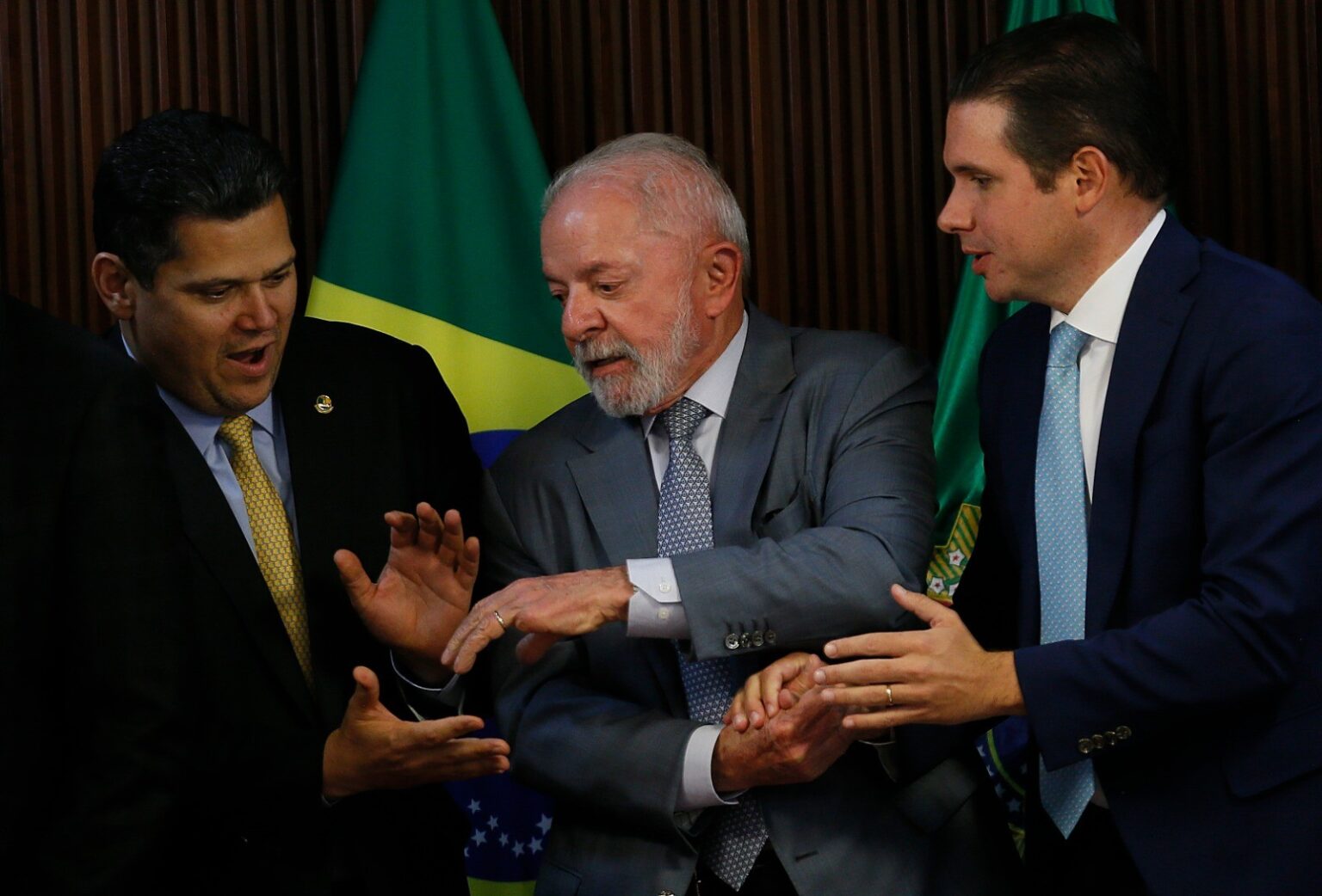 Motta e Alcolumbre se preparam para derrubar veto de Lula ao projeto da dosimetria