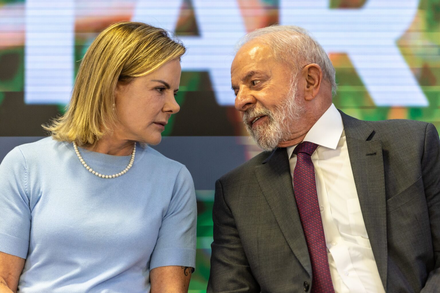 Mudança na Articulação Política: Saída de Gleisi Acelera Corrida por Novo Nome no Governo Mudança na Articulação Política: Saída de Gleisi Acelera Corrida por Novo Nome no Governo