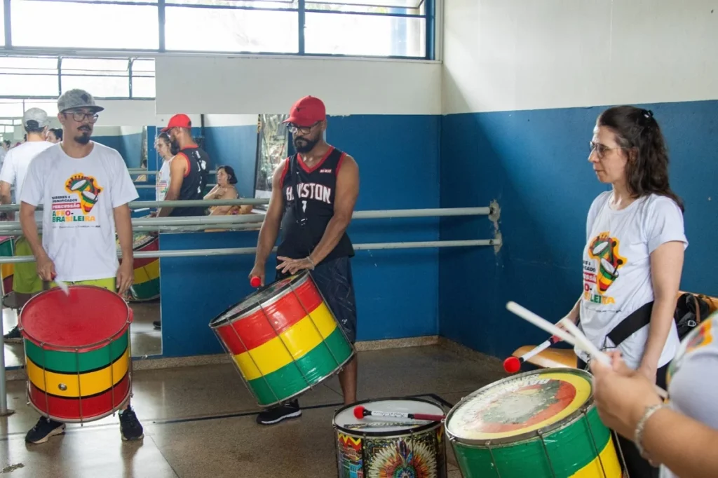 Oficinas Gratuitas de Percussão Afro-Brasileira em Ribeirão Preto: Aprenda e Experimente! Oficinas Gratuitas de Percussão Afro-Brasileira em Ribeirão Preto: Aprenda e Experimente!