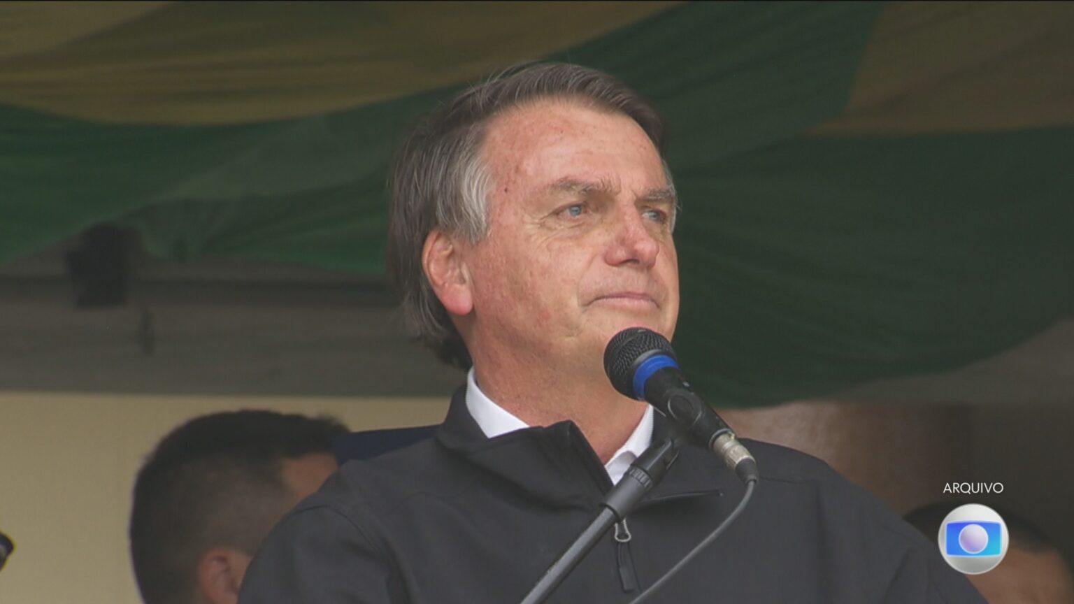 Pesquisa Revela: 51% dos Brasileiros Acreditam que Bolsonaro Merece Prisão Pesquisa Revela: 51% dos Brasileiros Acreditam que Bolsonaro Merece Prisão