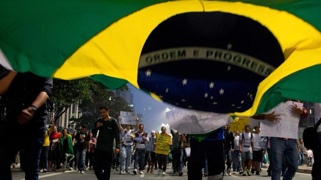 Polarização Política no Brasil: Um Barulho de Minoria, Afirmam Especialistas Polarização Política no Brasil: Um Barulho de Minoria, Afirmam Especialistas