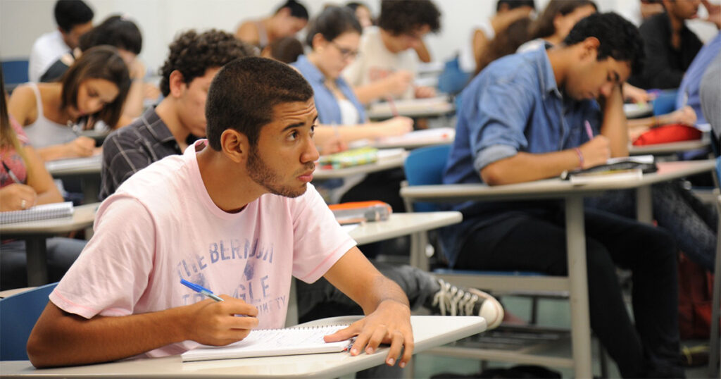 Preparando-se para o Vestibular: Conheça 10 Cursinhos Populares da USP que Podem Ajudar