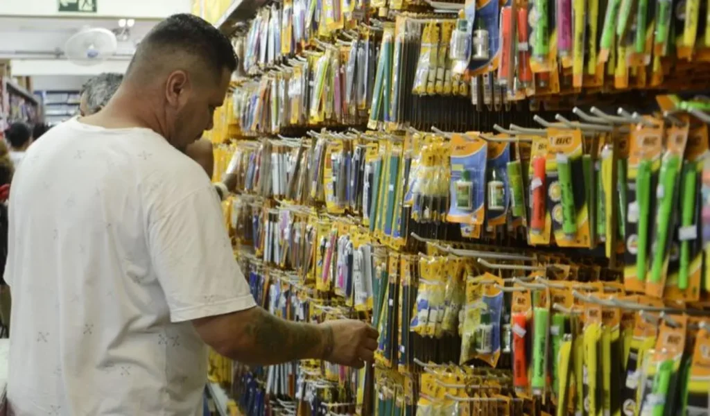 Variações de Preços de Material Escolar em São Paulo: Diferenças de Até 276%