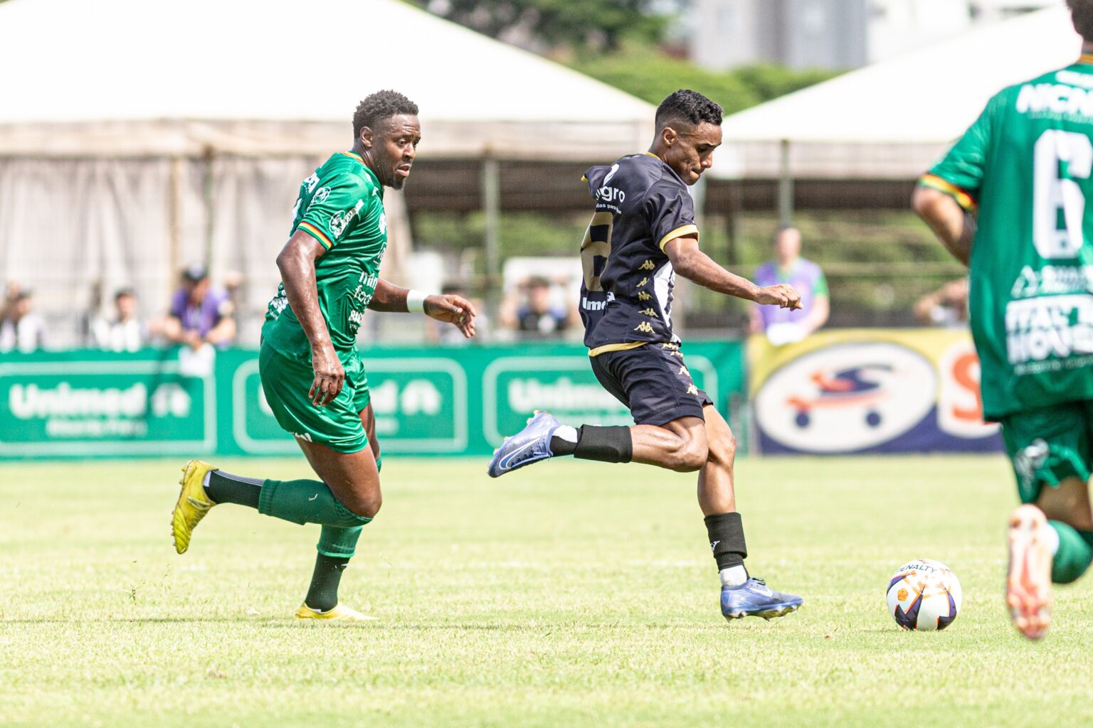 Barretos Impõe Dupla 'Lei do Ex' e Vence Comercial, Afastando Rival da A4