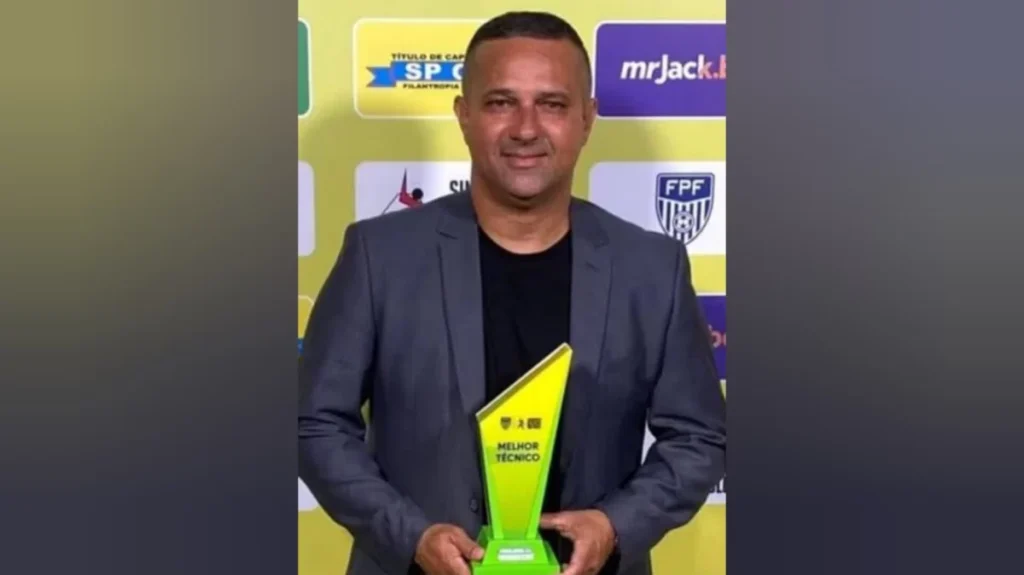 Comercial Confirma Novo Técnico para o Paulista da Série A4: Conheça Raphael Pereira Comercial Confirma Novo Técnico para o Paulista da Série A4: Conheça Raphael Pereira