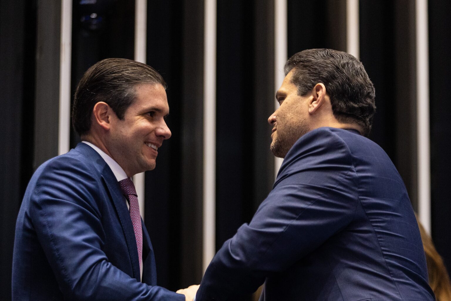 Congresso Retoma Atividades em Meio a Tensão Política e Novos Debates Congresso Retoma Atividades em Meio a Tensão Política e Novos Debates