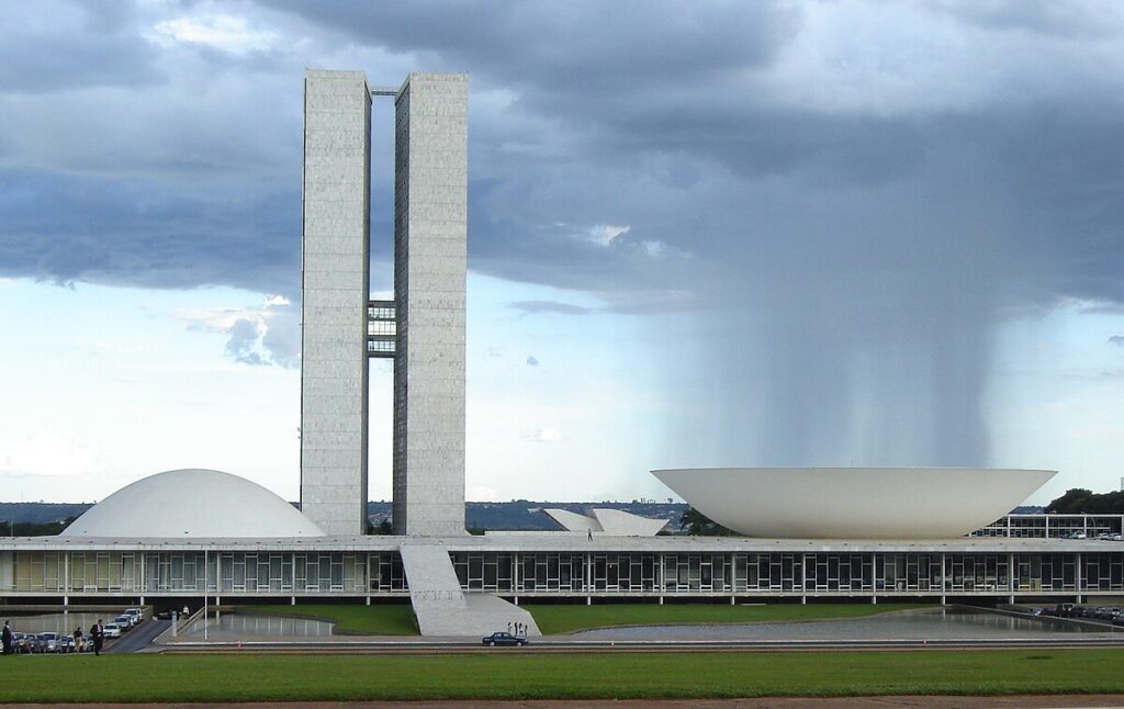 Desafios Políticos no Congresso: Análise de Lobby e Chantagem em Ano Eleitoral