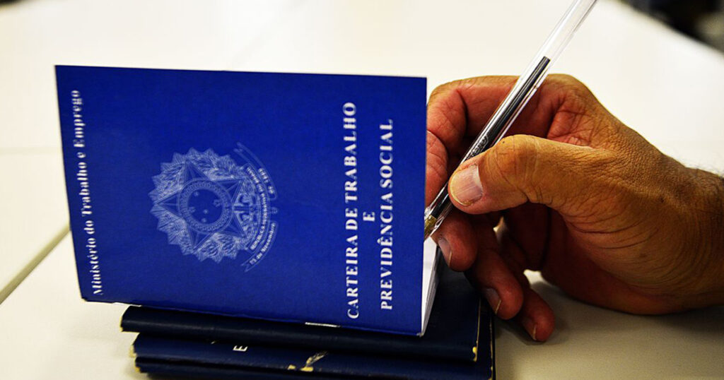 Desemprego em 2025: Maior queda histórica e seus impactos econômicos