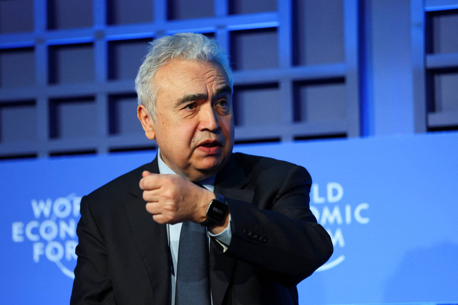 Divisões na Política Energética Global: AIE Aponta Aprofundamento das Divergências