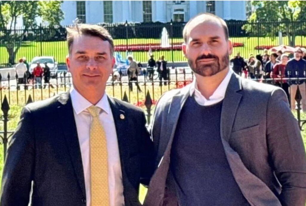 Eduardo Bolsonaro Critica Aliados e Cobra Engajamento da Direita: ‘Omissão Deliberada’ Eduardo Bolsonaro Critica Aliados e Cobra Engajamento da Direita: 'Omissão Deliberada'