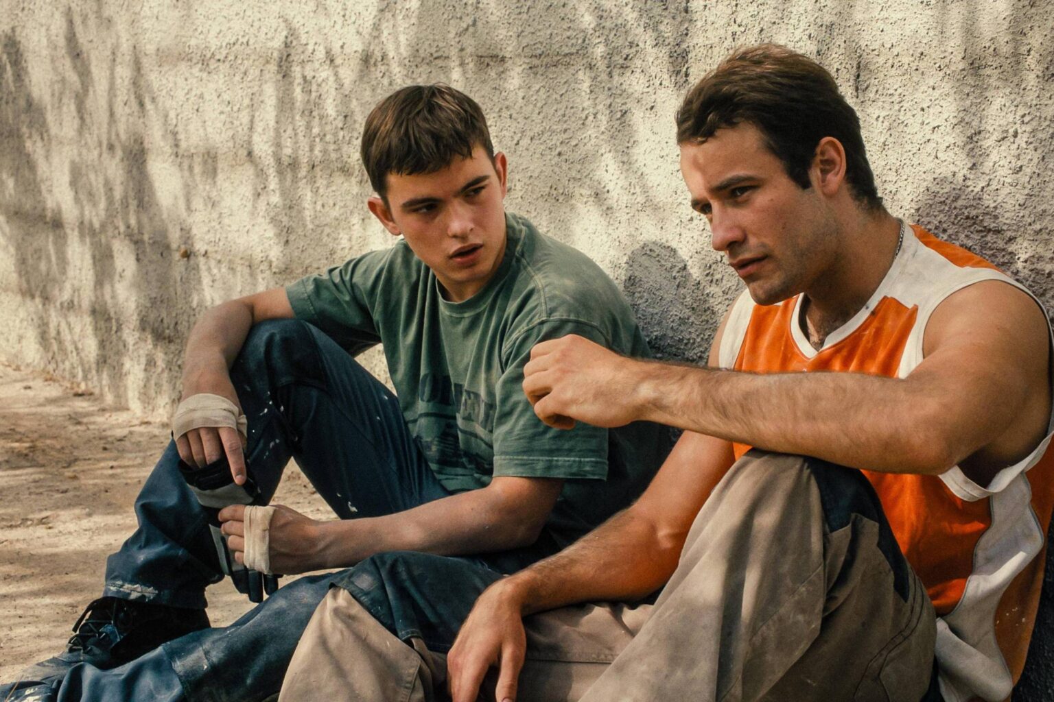 'Enzo': Reflexões sobre Rebeldia Adolescente e Política Social