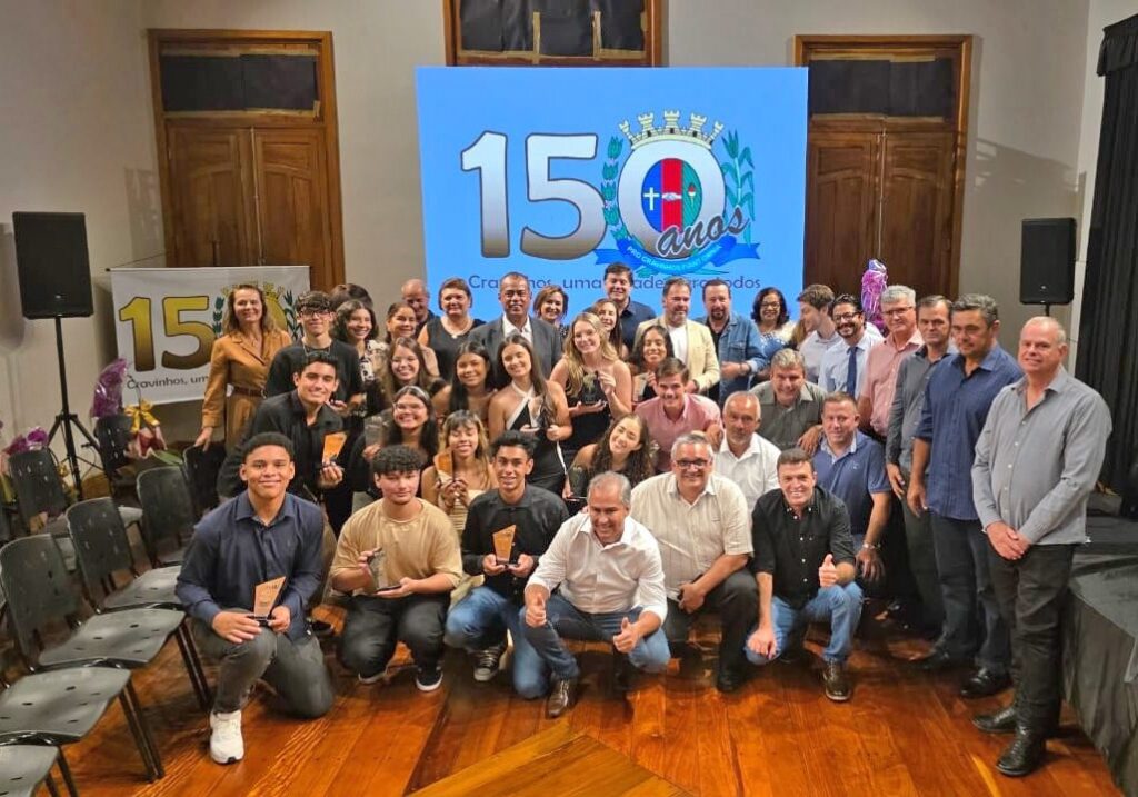 Estudantes de Cravinhos Brilham em Aprovações em Faculdades Públicas Estudantes de Cravinhos Brilham em Aprovações em Faculdades Públicas