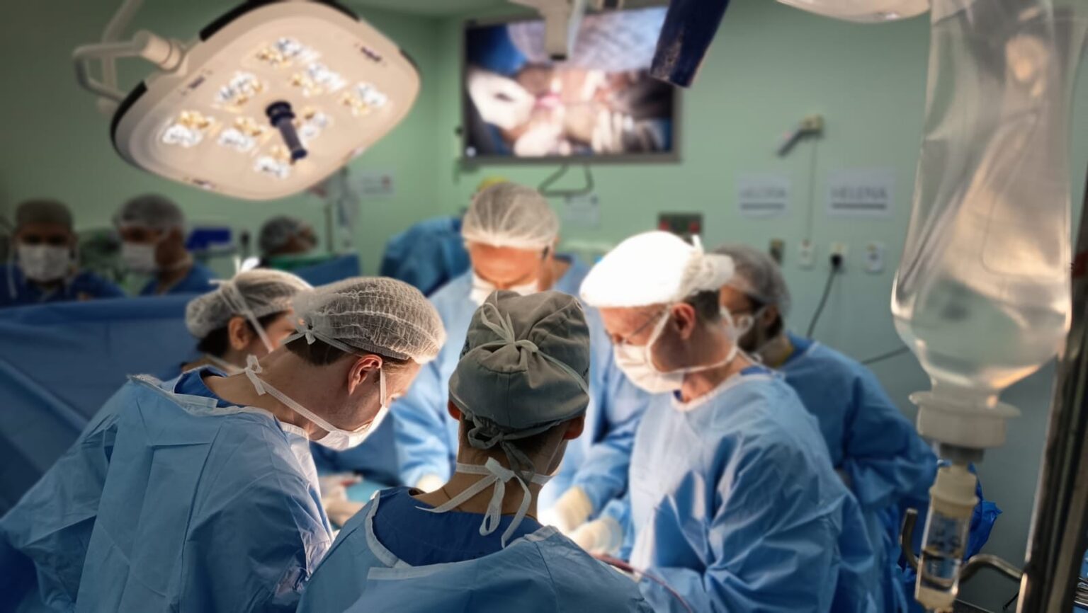 Gêmeas Siamesas Passam por Terceira Cirurgia em Ribeirão Preto: Expectativa e Esperança