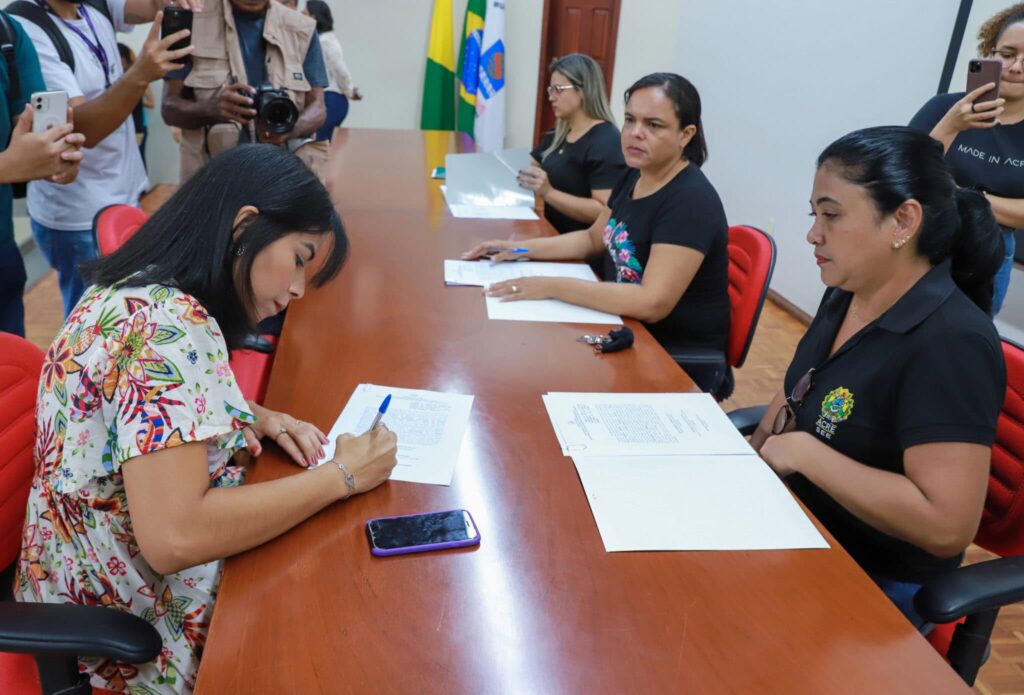 Governo do Acre Convoca Professores para Assinatura de Contrato: Oportunidade Imperdível Governo do Acre Convoca Professores para Assinatura de Contrato: Oportunidade Imperdível