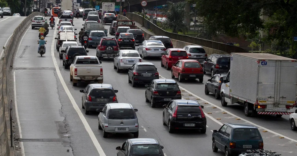 Idade média da frota veicular brasileira chega a 11 anos: Indicativo de estagnação econômica Idade média da frota veicular brasileira chega a 11 anos: Indicativo de estagnação econômica