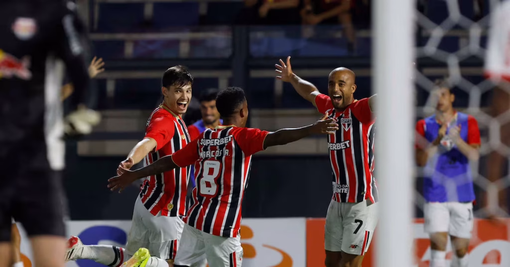 São Paulo Vence Bragantino e Avança para Semifinais do Paulistão em Meio a Crise Política