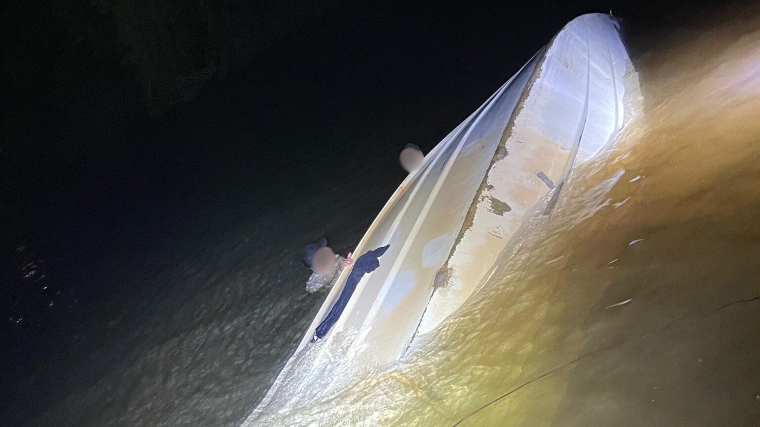 Tragédia na Represa: Lancha Colide com Píer e Deixa 6 Mortos Tragédia na Represa: Lancha Colide com Píer e Deixa 6 Mortos