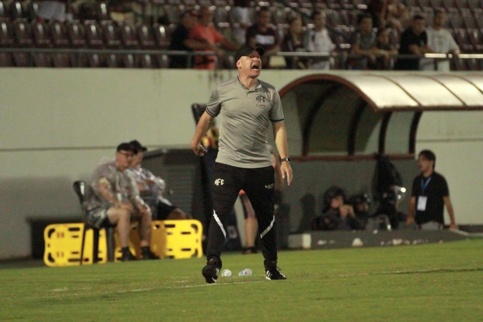 Treinador da Ferroviária Reflete Sobre Derrota e Enfatiza Processo de Aprendizado