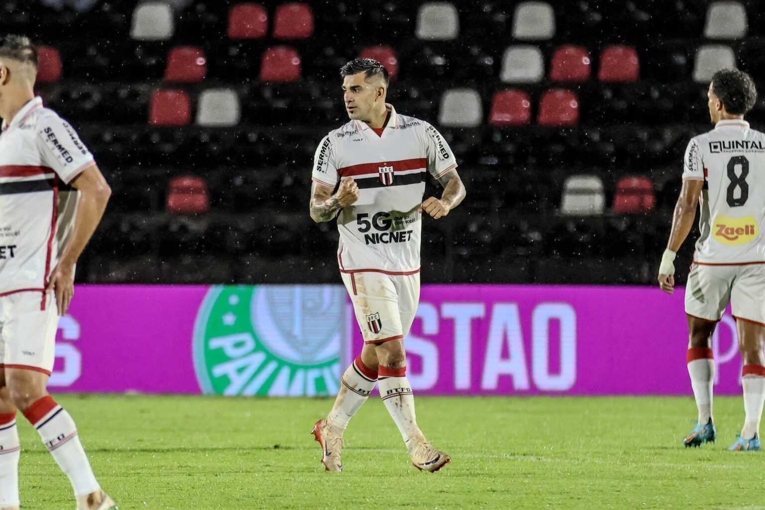 Vitória Histórica: Leandro Maciel Comemora Gol Decisivo Contra o Palmeiras
