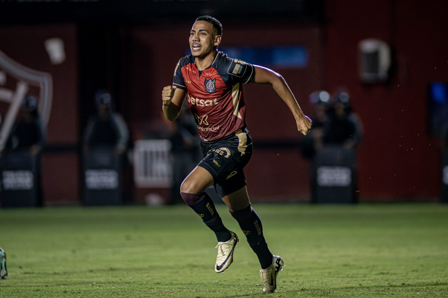 Botafogo-SP Anuncia a Contratação do Atacante Zé Hugo, Ex-Vitória e Goiás