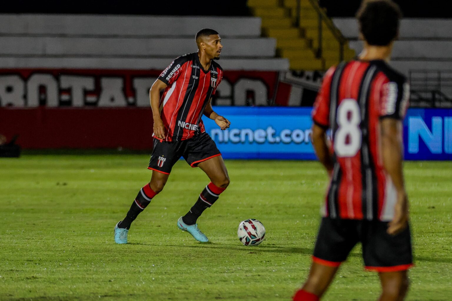 Botafogo-SP: Dupla de Zaga Surpreende em Estreia com Boa Performance