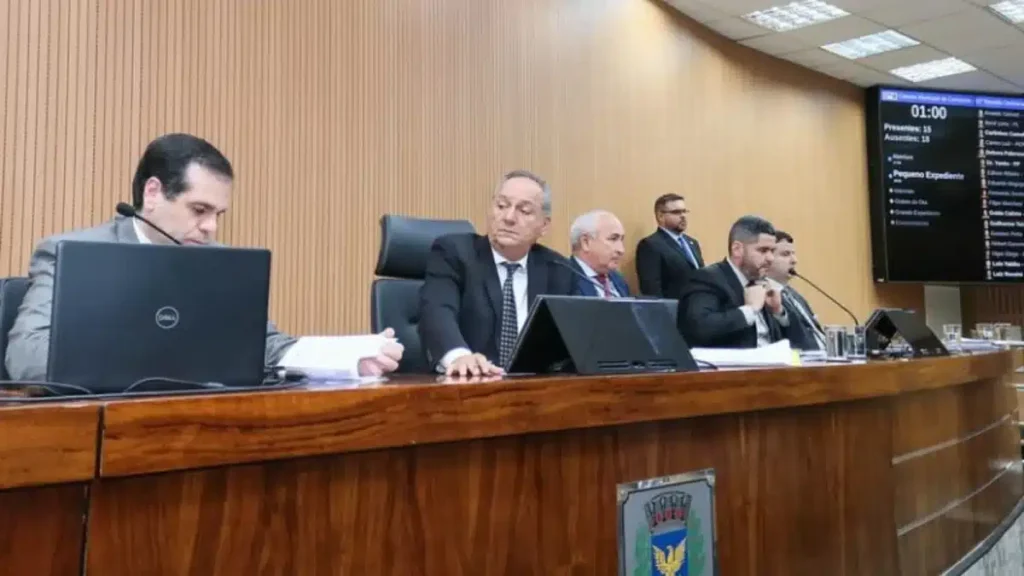 Câmara de Campinas Reverte Decisão e Retoma 105 Cargos Comissionados
