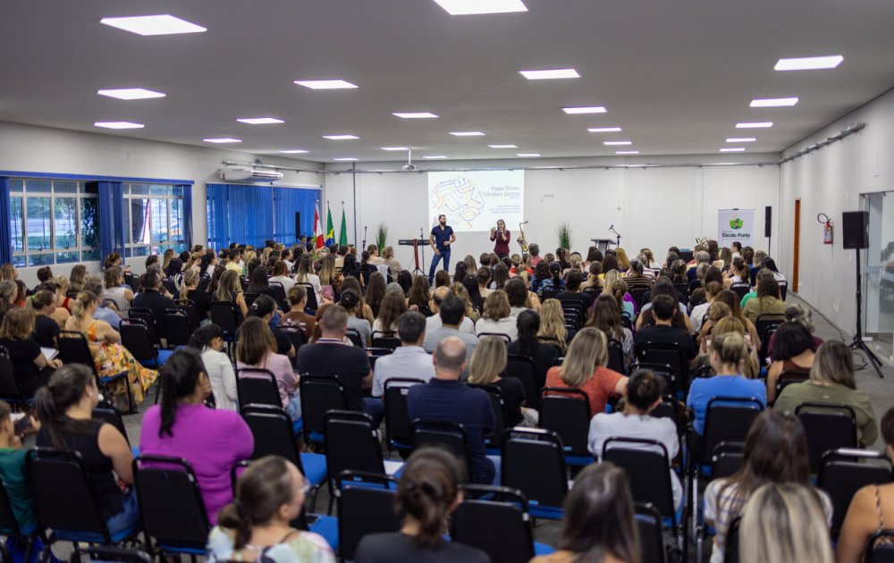 Capacitação de Gestores Educacionais em Chapecó: Um Passo Rumo à Inovação Capacitação de Gestores Educacionais em Chapecó: Um Passo Rumo à Inovação