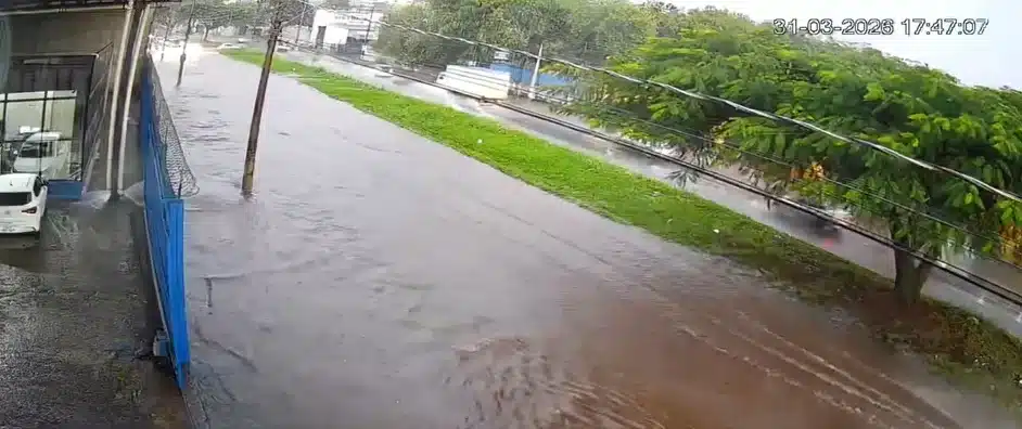 Chuva Intensa em Ribeirão Preto Causa Alagamentos na Avenida Costa e Silva Chuva Intensa em Ribeirão Preto Causa Alagamentos na Avenida Costa e Silva