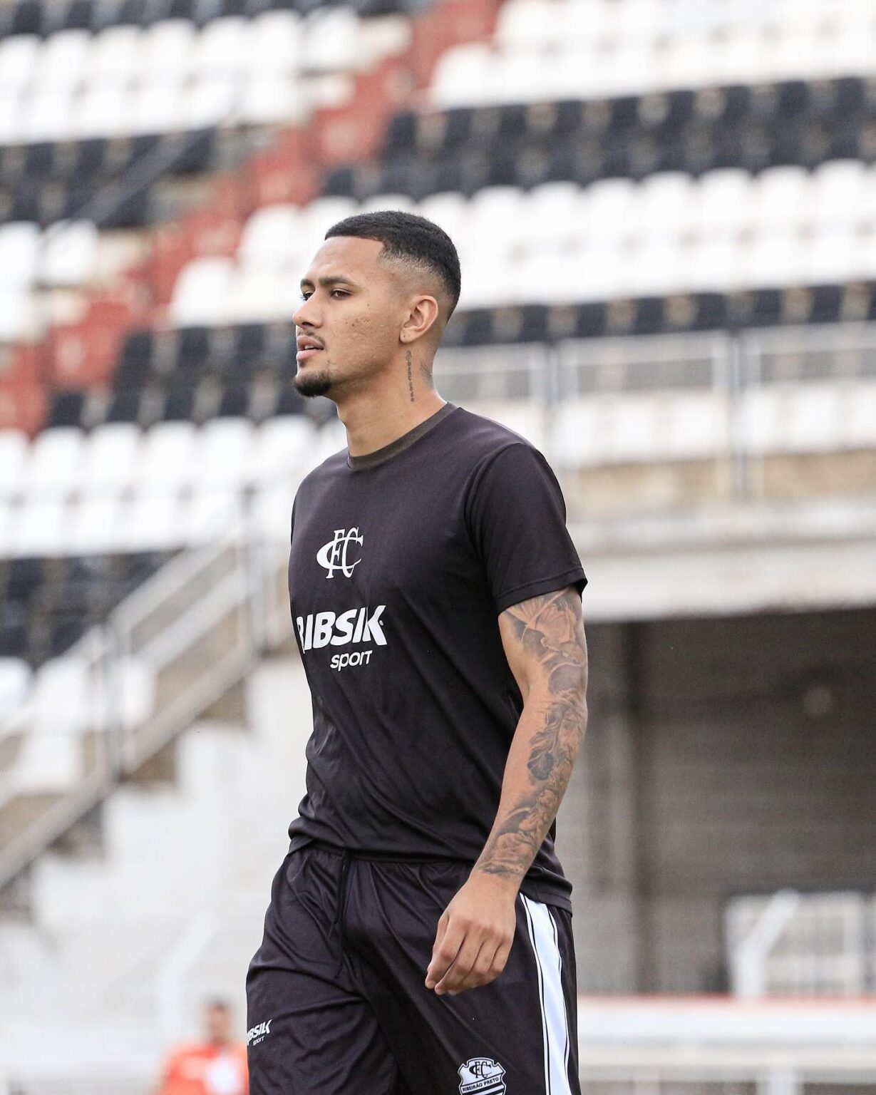 Comercial Perde Zagueiro Lucas Lima por Lesão Grave: Temporada Comprometida