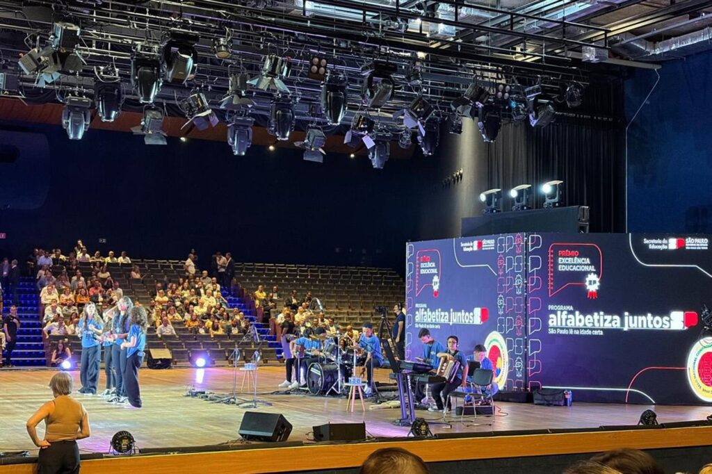 Escola Municipal É Reconhecida com o Prêmio Excelência Educacional por Avanços na Aprendizagem