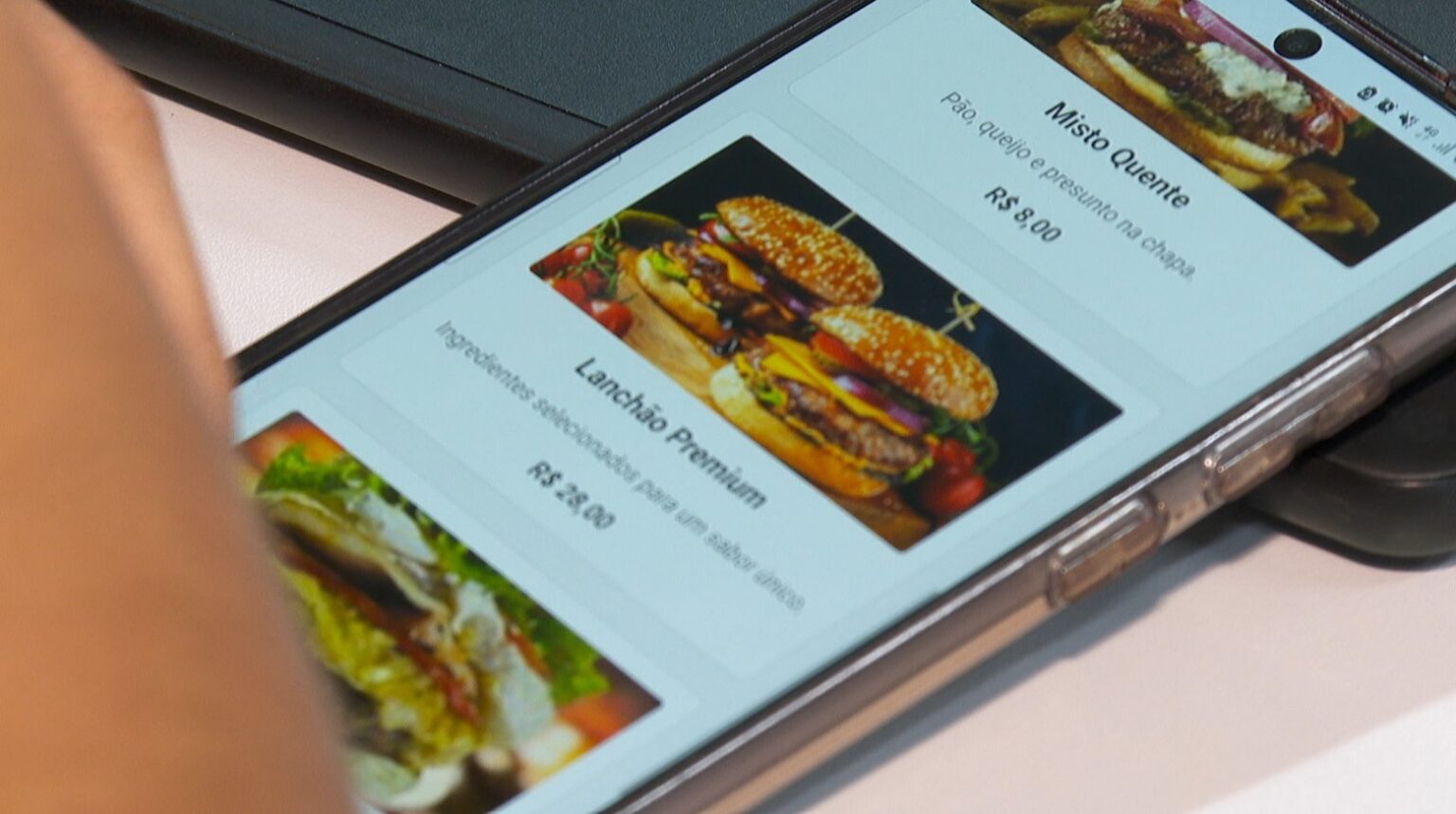 Estudantes Criam Aplicativo Inovador para Denúncias de Violência Doméstica Disfarçado de Delivery