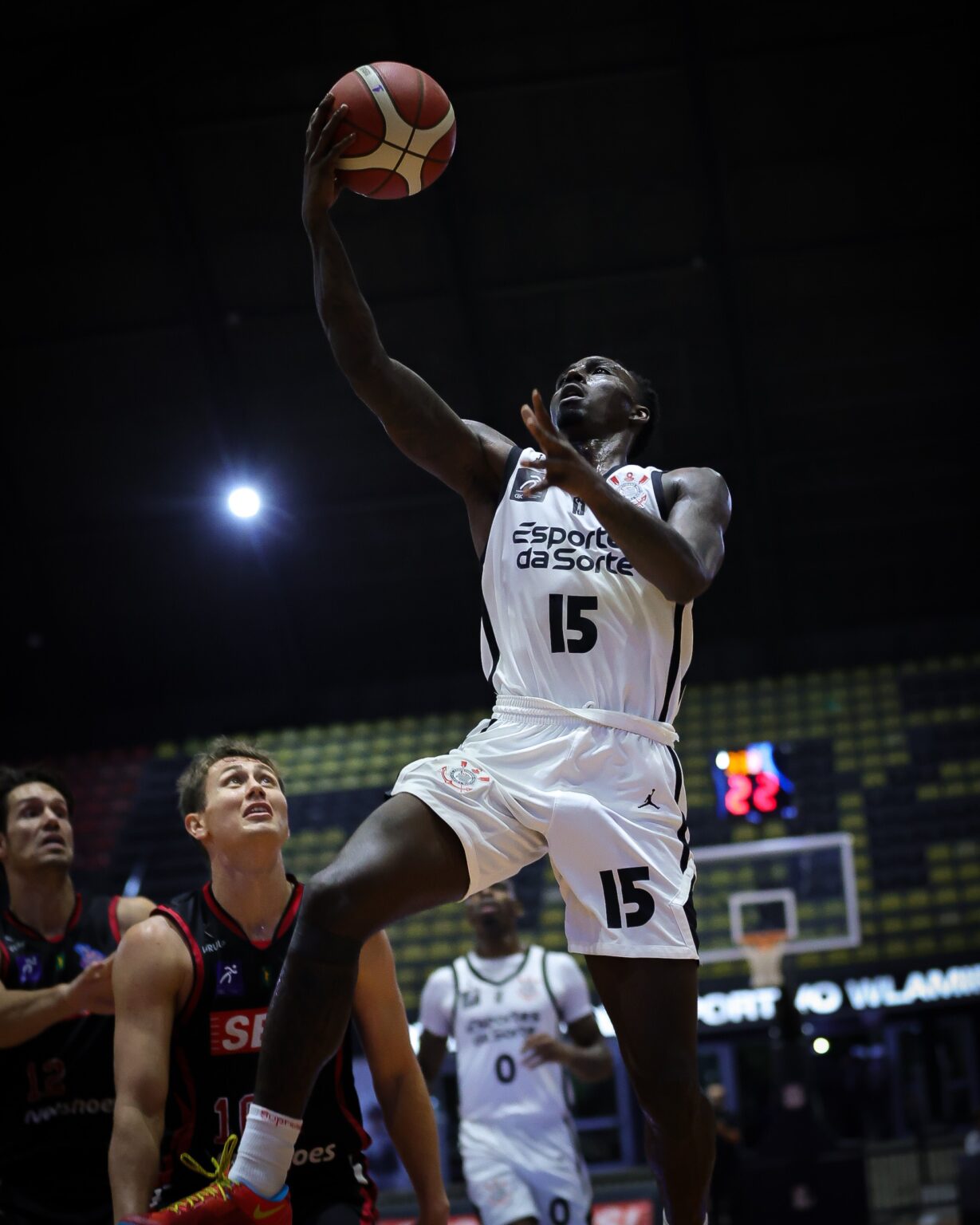 Franca conquista 4ª vitória seguida no NBB após erro decisivo do Corinthians