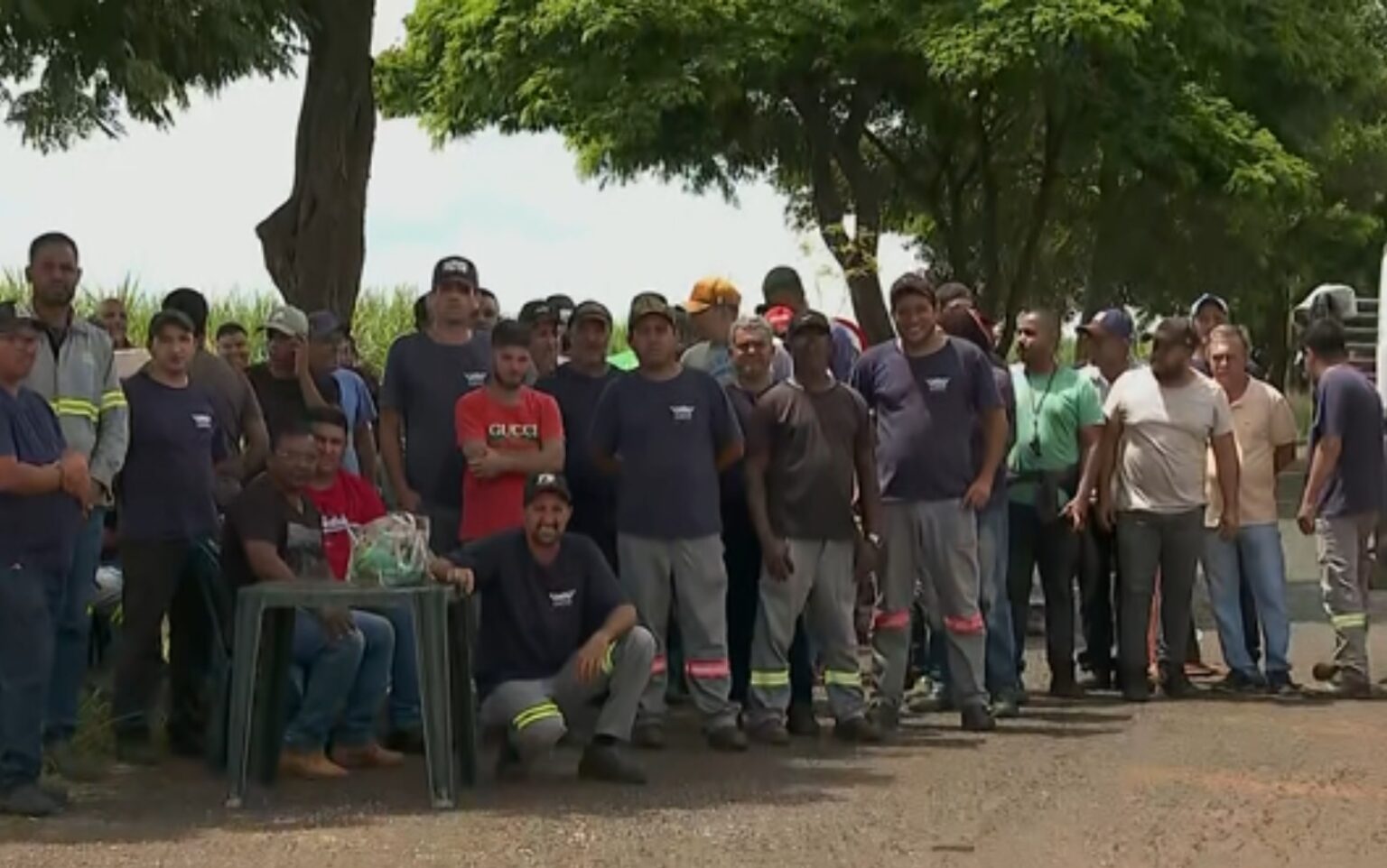 Funcionários da Usina Carolo em Pontal, SP, Protestam por Atrasos em Benefícios